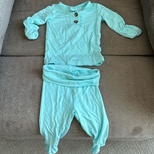 5/$25- Bums & Roses shirt and pant set